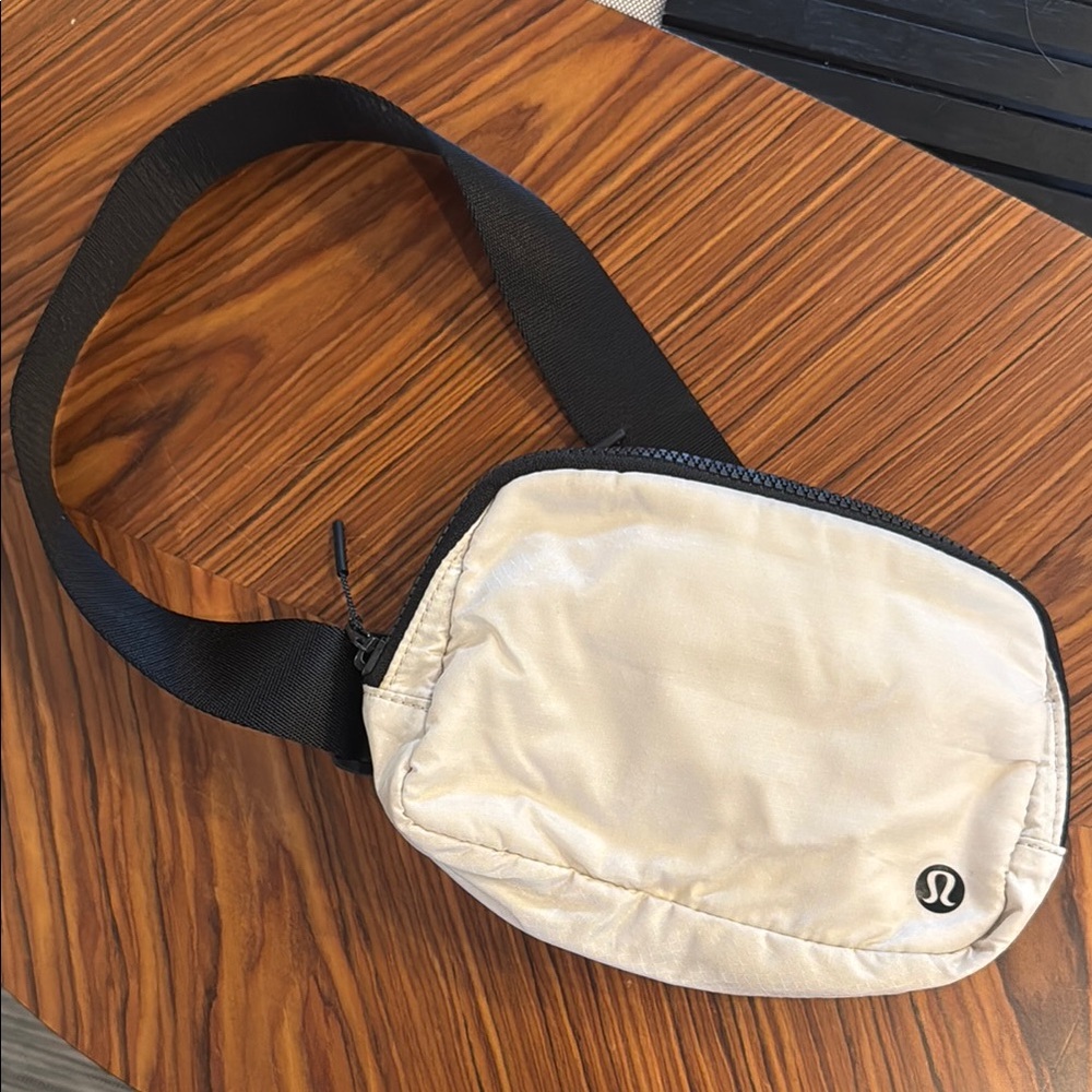 Lululemon Athletica everywhere belt bag -  opal and black